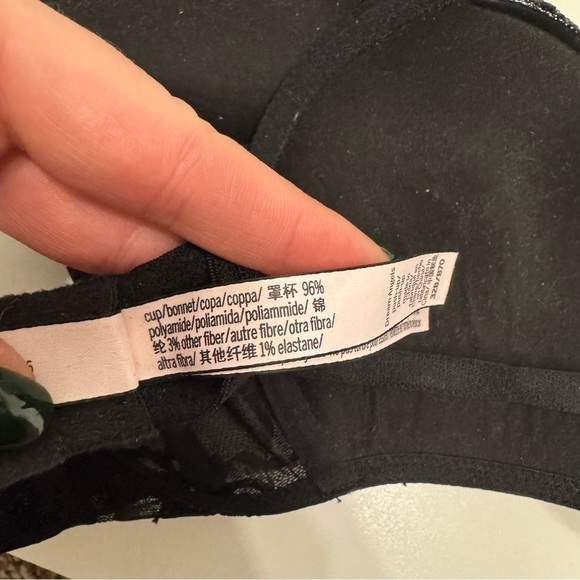 Victoria’s Secret black lace bra size 32B - Picture 7 of 7